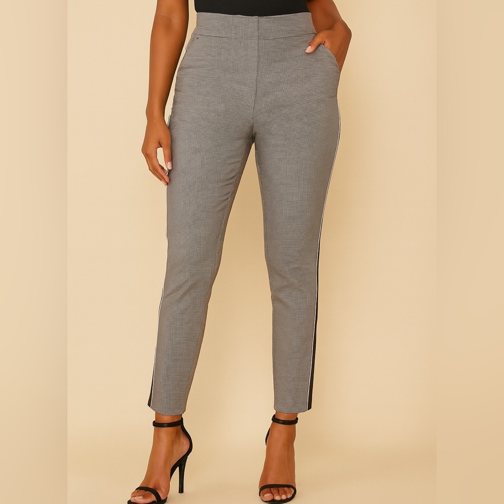 Apt. 9  Women's Slim Fit Pants. Size M